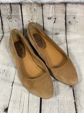 The Vintage 7 Eight Tan Suede Pointed Toe Flats Size 8.5M